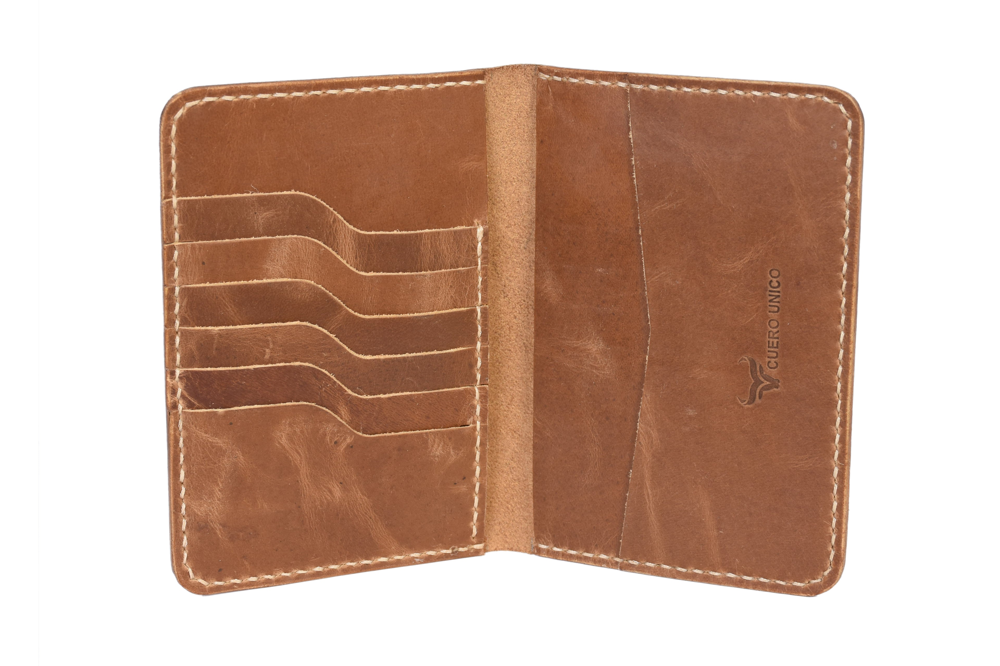 Cuerounico Passport Wallet – 6 Card Slots
